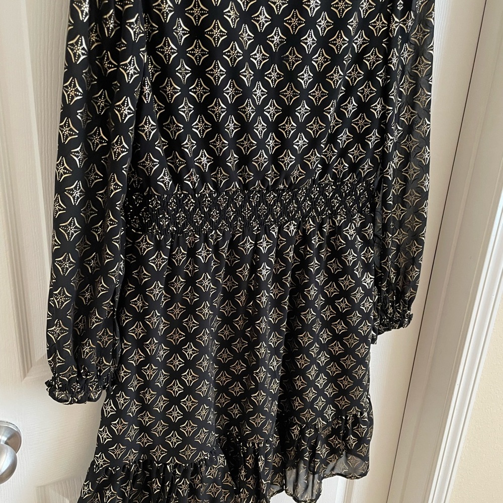 Chic Black and Gold Geometric Long Sleeve Dress - Picture 5 of 5